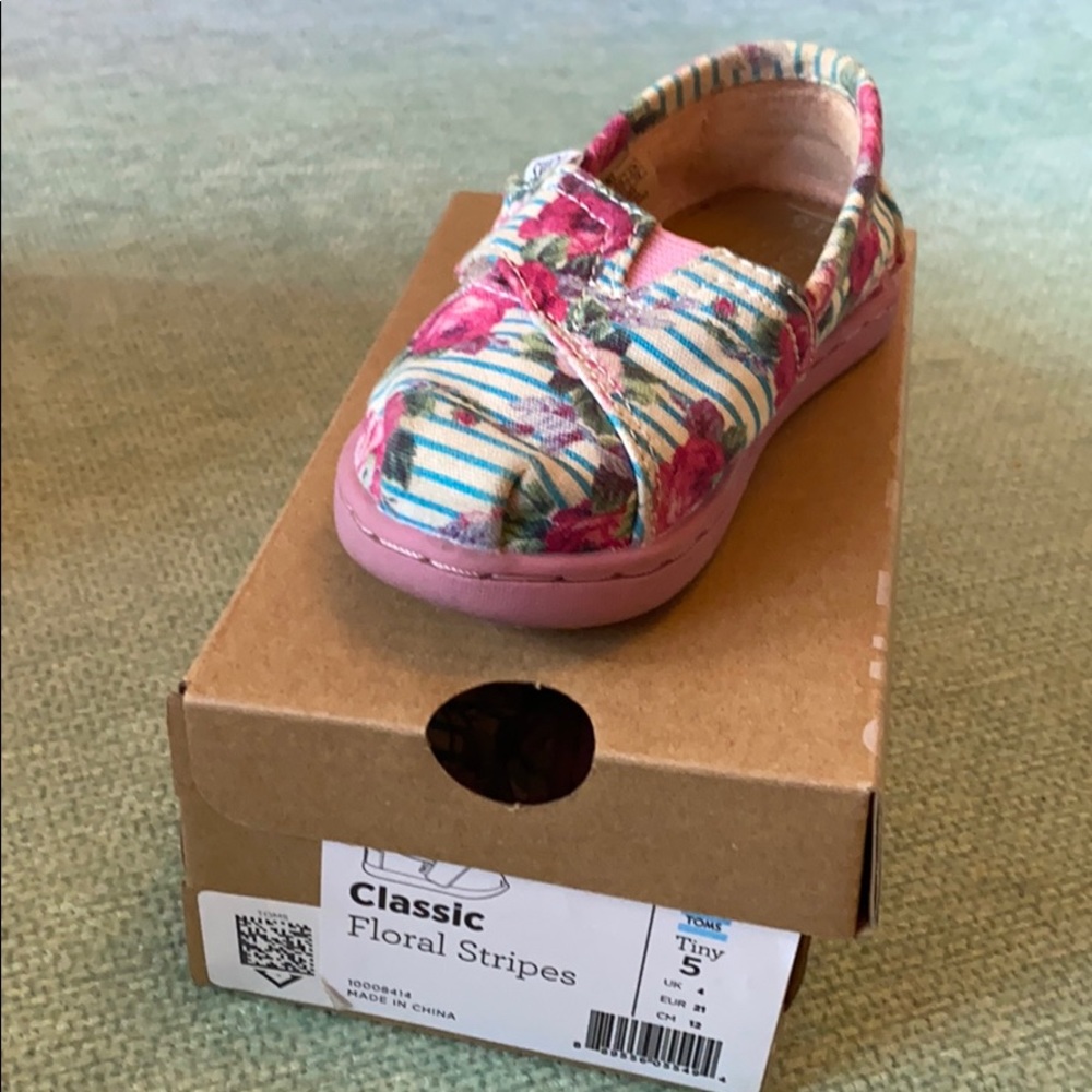 Toms sneakers